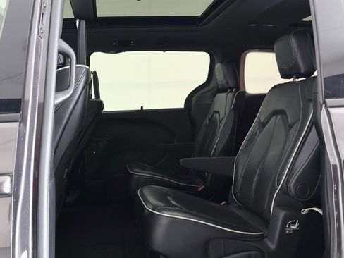 Used 2019 Chrysler Pacifica Limited w/ Advanced Safetytec Group image 22