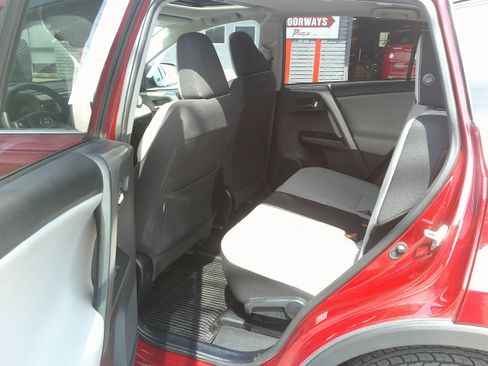 Used 2018 Toyota RAV4 XLE w/ Plus Extra Value Package AWD/4WD image 18