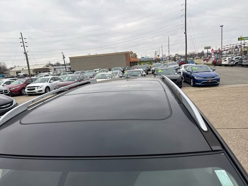 Used 2017 Nissan Rogue SV w/ Sun & Sound Touring Package image 9