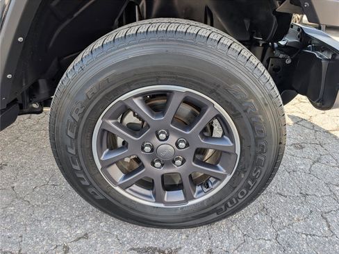 Used 2022 Jeep Gladiator Overland w/ Popular Equipment Package image 8