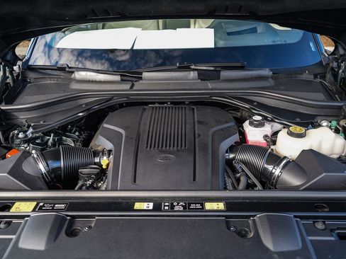 Certified 2025 Land Rover Range Rover SE image 28