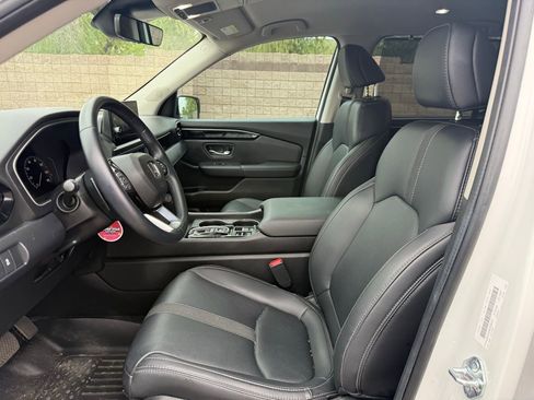 Used 2025 Honda Pilot EX-L image 14