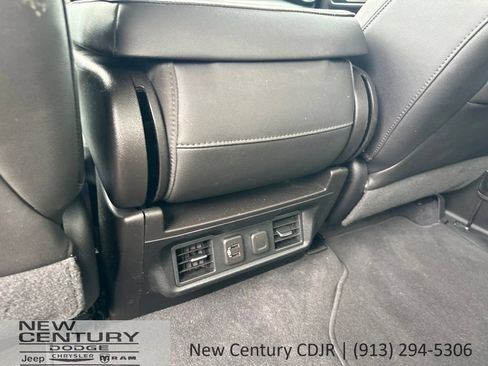 Used 2020 GMC Sierra 1500 SLT w/ Driver Alert Package II AWD/4WD image 15