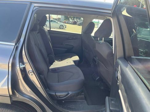 Used 2023 Toyota Highlander LE FWD image 16