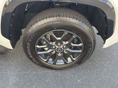 Used 2022 Toyota Tundra Platinum AWD/4WD image 41