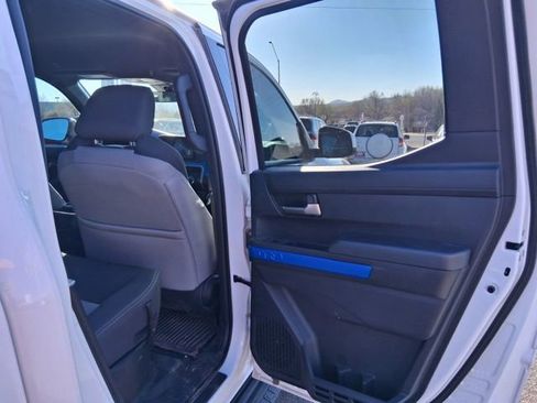 Certified 2025 Toyota Tacoma TRD Off-Road image 10