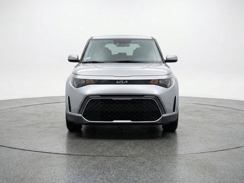 Used 2025 Kia Soul LX w/ LX Technology Package image 2
