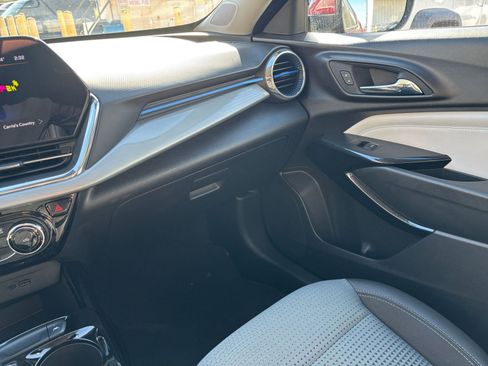 Used 2025 Chevrolet Trax LT image 34