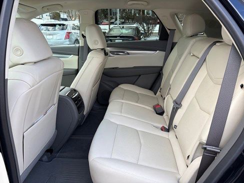 Certified 2022 Cadillac XT5 Premium Luxury image 8