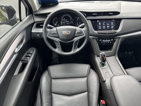 Used 2018 Cadillac XT5 Luxury w/ Driver Awareness Package FWD image 14