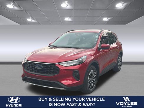 Used 2023 Ford Escape SE FWD image 1