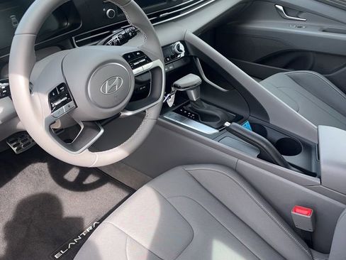 Used 2025 Hyundai Elantra Sport image 5