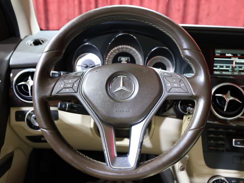 Used 2015 Mercedes-Benz GLK 350 2WD image 16