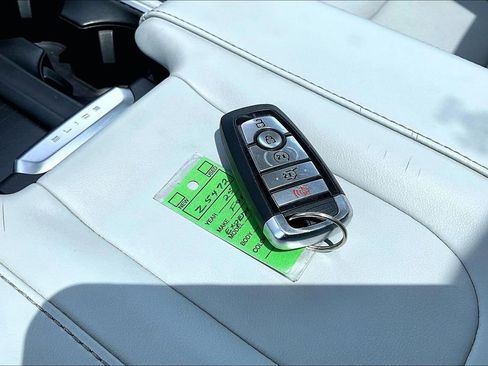 Used 2025 Ford Expedition Platinum w/ Driver's Package AWD/4WD image 12
