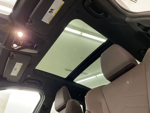 Used 2025 BMW X1 xDrive28i w/ Technology Package image 13