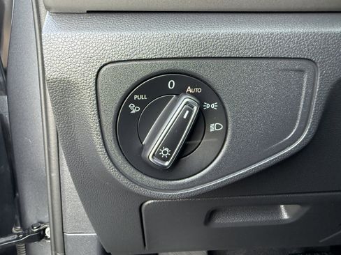 Used 2021 Volkswagen Atlas S image 40