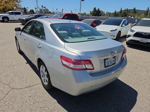 Used 2010 Toyota Camry LE FWD image 3