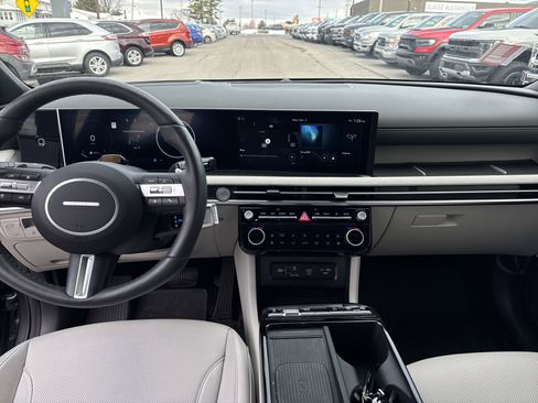 Used 2025 Hyundai Tucson Limited image 14