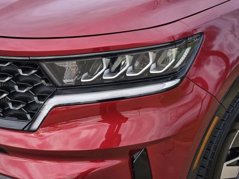 Used 2023 Kia Sorento EX w/ Panoramic Sunroof Package image 9