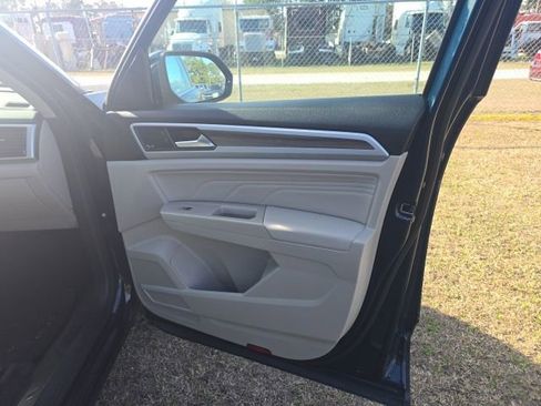Used 2021 Volkswagen Atlas SEL Premium image 34