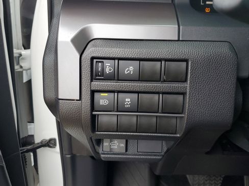 Used 2025 Toyota Tacoma SR5 image 28