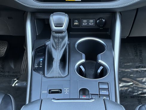 Certified 2024 Toyota Highlander XLE FWD image 15