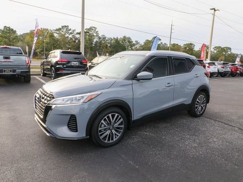 Used 2021 Nissan Kicks SV image 4