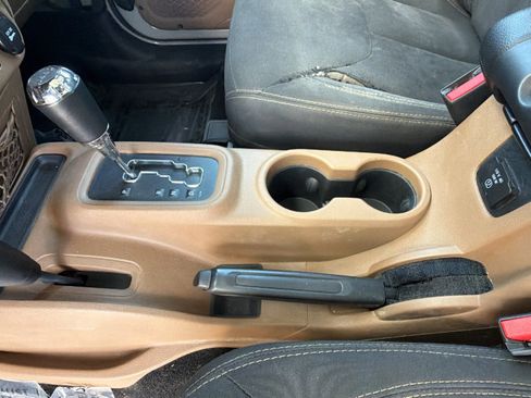 Used 2018 Jeep Wrangler Rubicon w/ Power Convenience Group AWD/4WD image 13