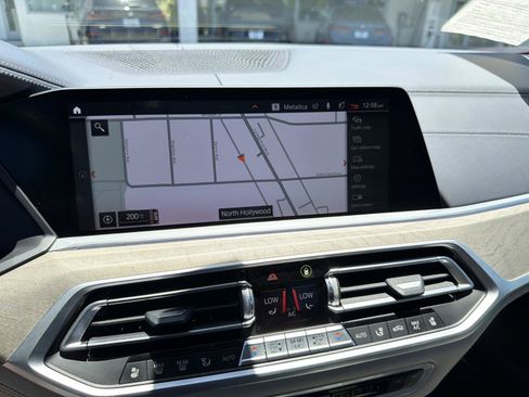 Used 2021 BMW X7 M50i AWD/4WD image 23