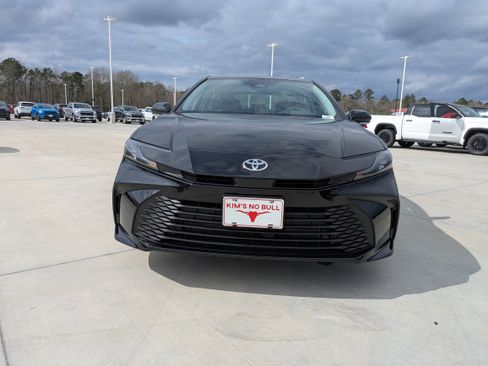 New 2026 Toyota Camry LE image 2