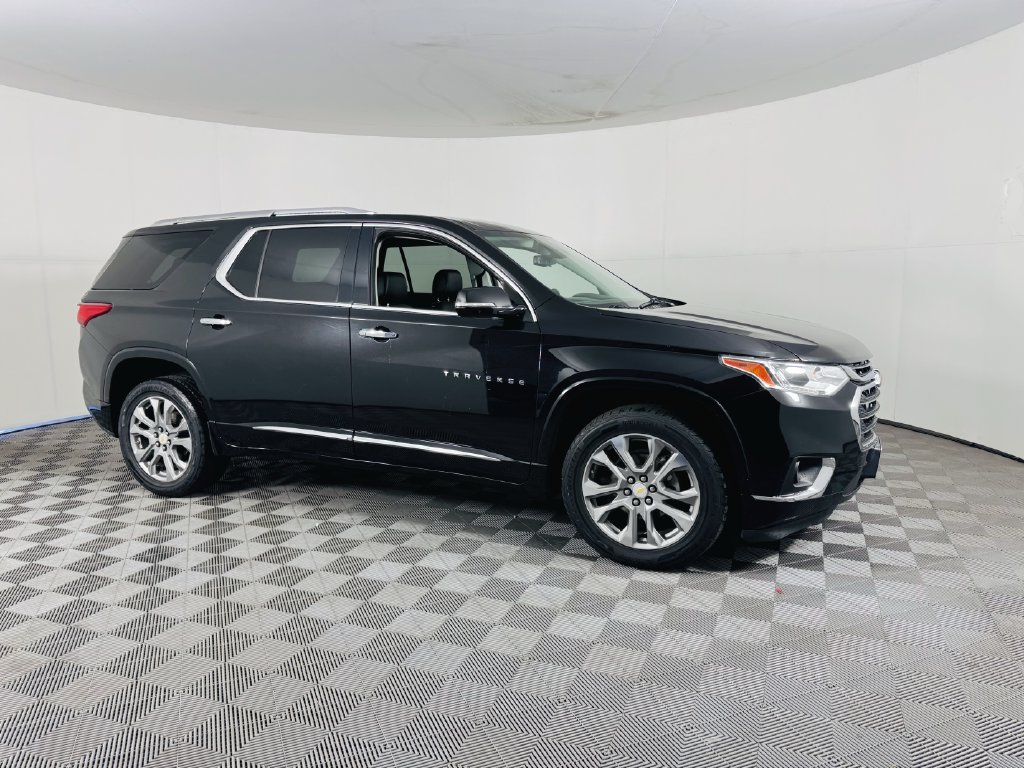 Used 2019 Chevrolet Traverse Premier w/ Driver Confidence II Package FWD image 2