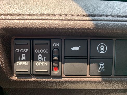 Used 2023 Honda Odyssey EX-L image 17