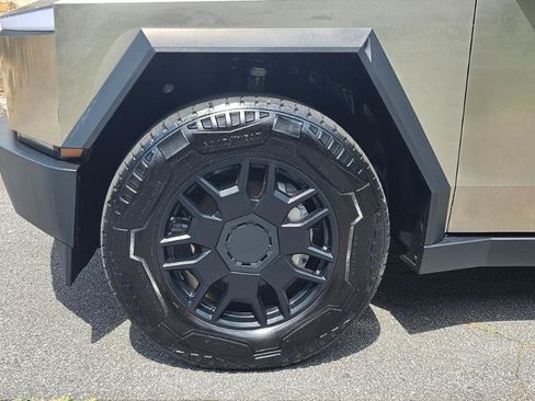 Used 2024 Tesla Cybertruck AWD Crew Cab image 19
