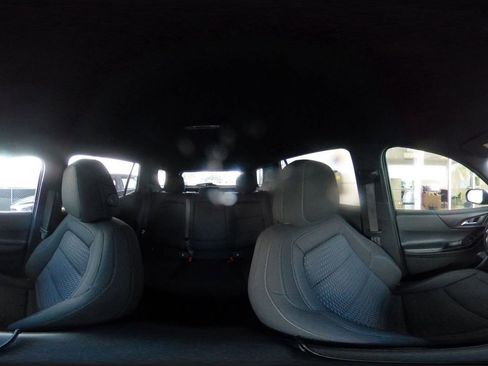 Used 2025 Chevrolet Equinox LT image 40