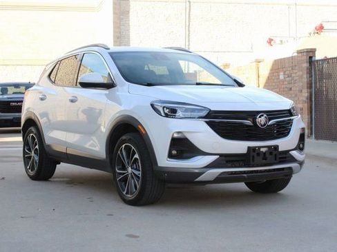 Used 2021 Buick Encore GX Essence image 2