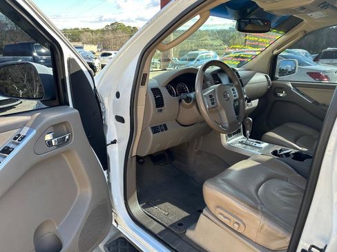 Used 2009 Nissan Pathfinder SE w/ Premium Pkg image 5