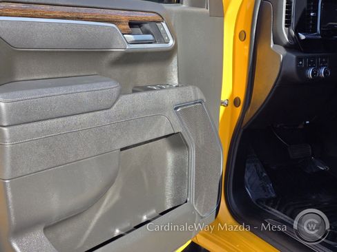 Used 2025 GMC Sierra 1500 SLE w/ Preferred Package image 11