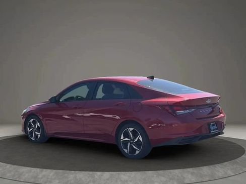 Used 2023 Hyundai Elantra SEL w/ Convenience Package FWD image 3