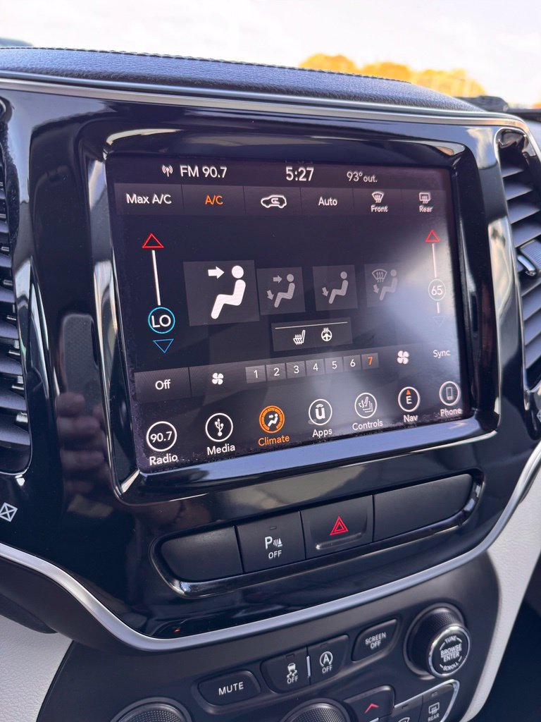 Used 2019 Jeep Cherokee Limited FWD image 18