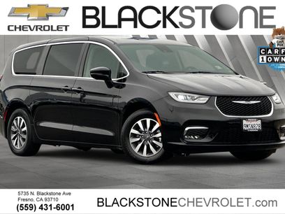 Used 2024 Chrysler Pacifica Select