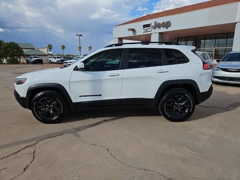 Used 2020 Jeep Cherokee Latitude AWD/4WD image 2