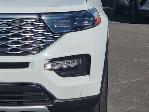 Used 2020 Ford Explorer Platinum w/ Premium Technology Package image 3