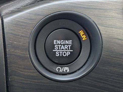 Used 2020 Jeep Grand Cherokee Overland AWD/4WD image 40