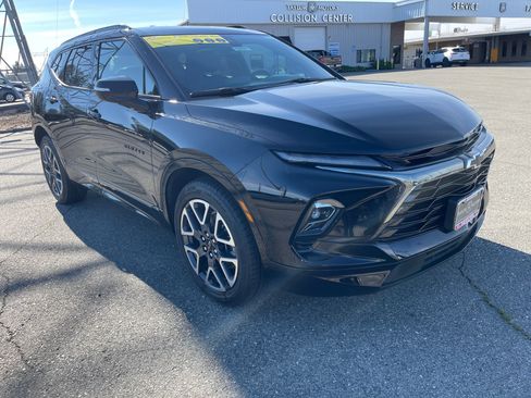 Used 2025 Chevrolet Blazer RS image 3