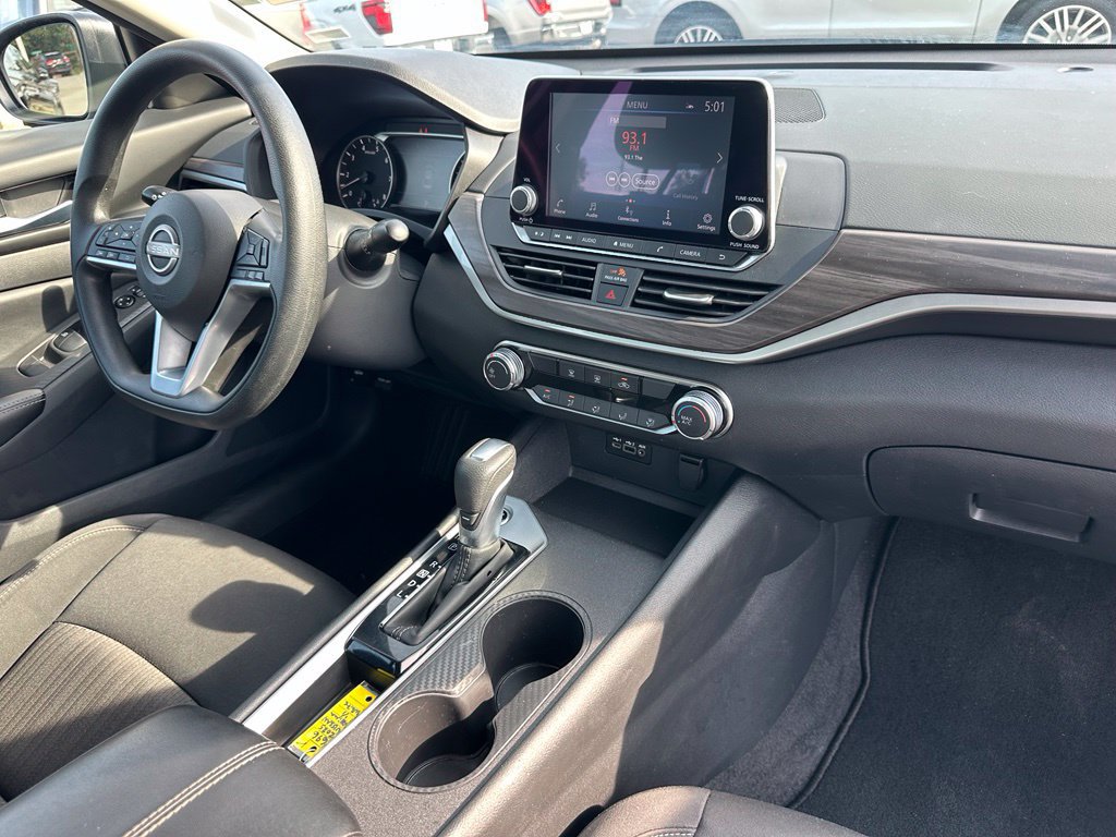 Used 2025 Nissan Altima 2.5 SV FWD image 16