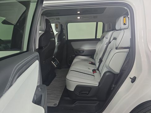 Used 2024 Rivian R1S Adventure AWD/4WD image 21