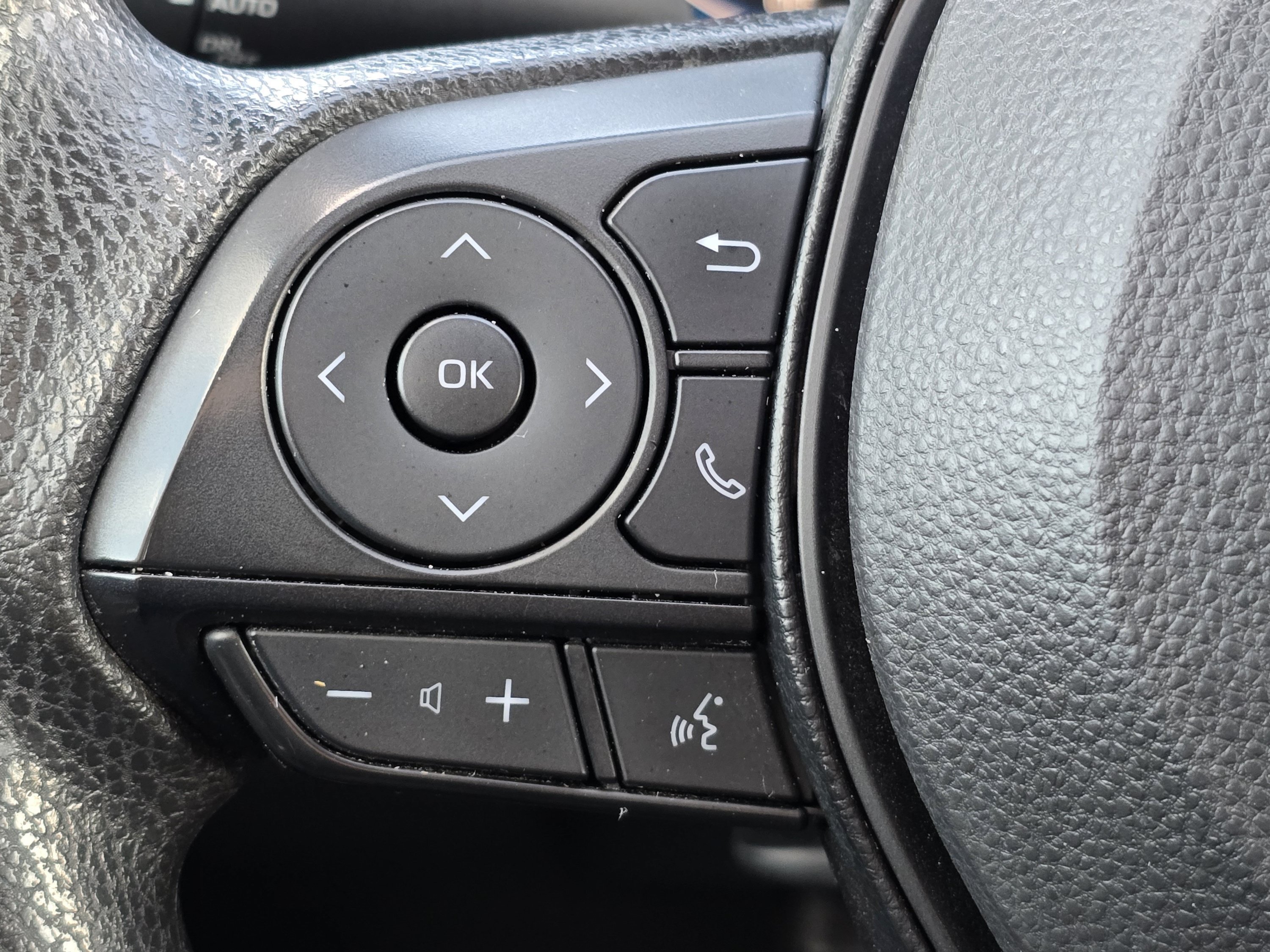 Used 2025 Toyota RAV4 XLE AWD/4WD image 15
