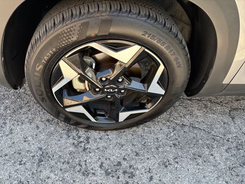 Used 2025 Kia Seltos S FWD image 25