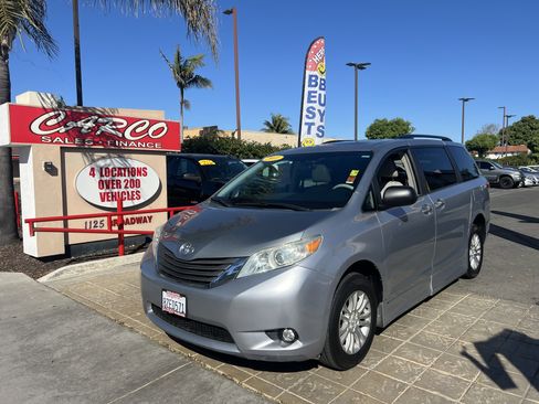 Used 2011 Toyota Sienna XLE image 18