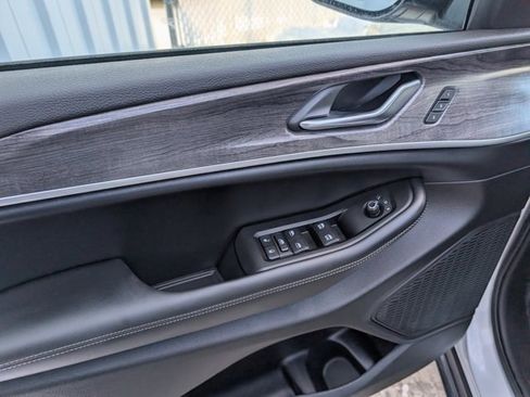 Used 2024 Jeep Grand Cherokee Limited w/ MOPAR Finishing Package image 9